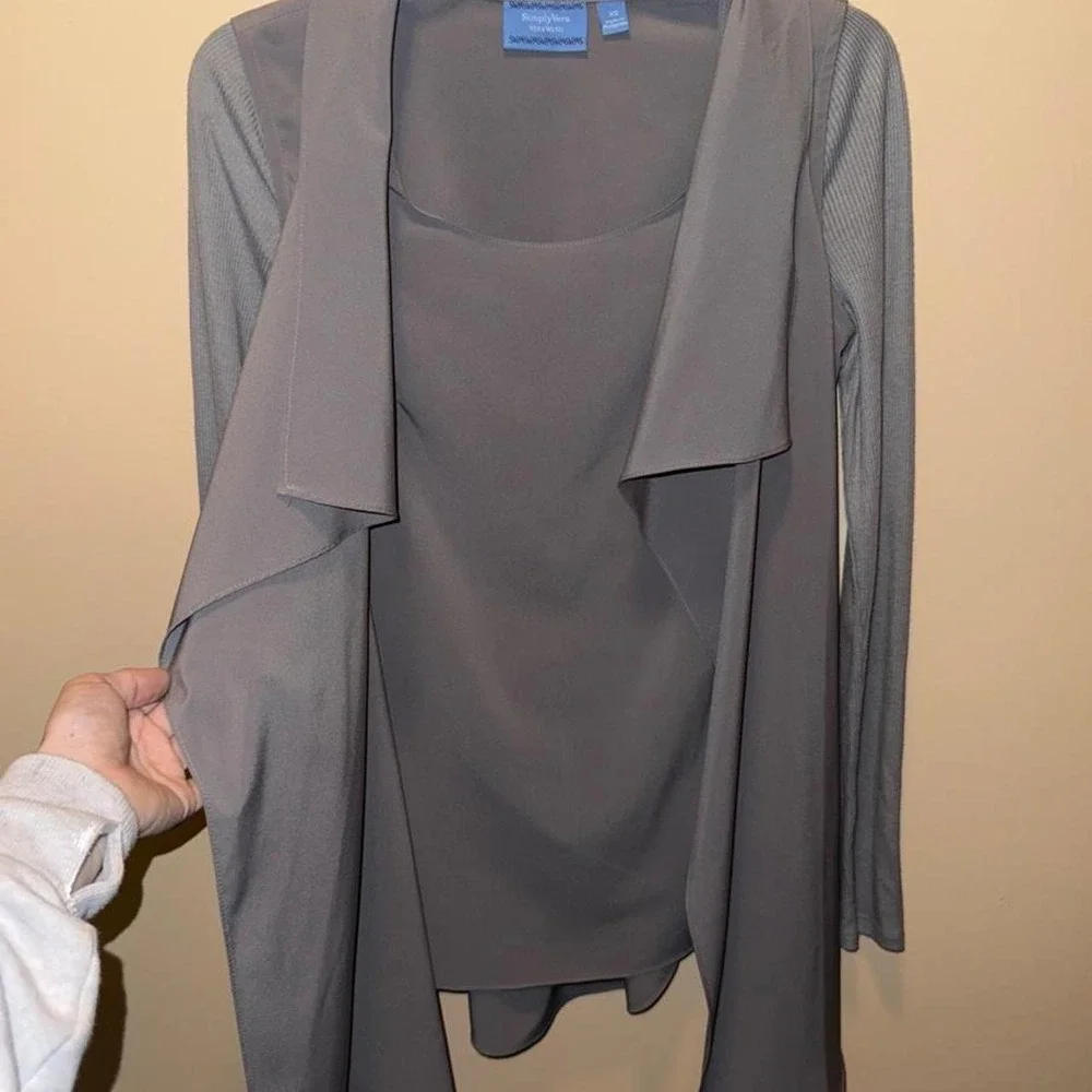 Simply Vera Vera Wang Women's Faux Layered Drape Front Top XS Gray Long Sleeve - Picture 3 of 7